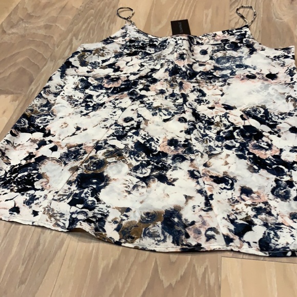 Dynamite Printed V-Neck woven camisole - Size small - Picture 2 of 6